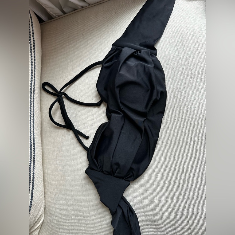 Great condition pier 27 black bandeau bikini top!